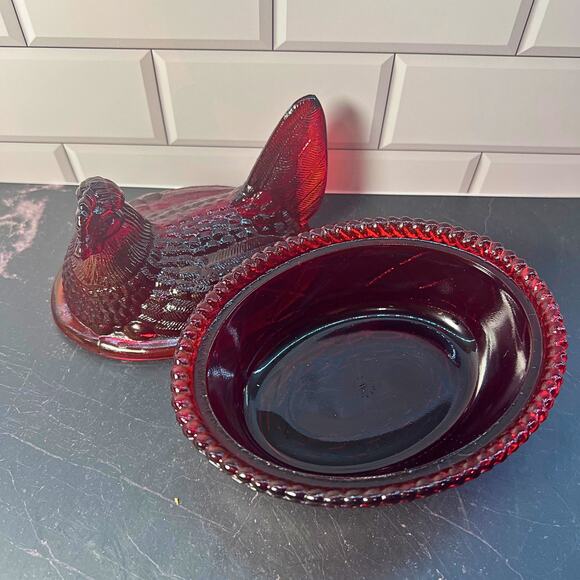 Red Amberina Hen on Nest *Glows* - Picture 2 of 5